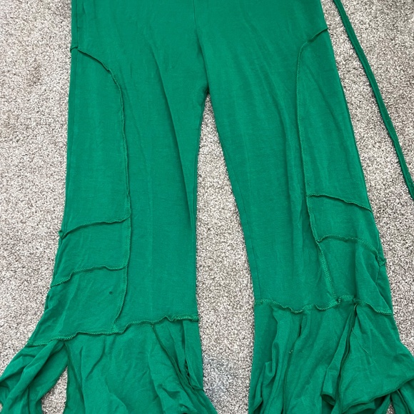 Om Grown Capris - Picture 2 of 2